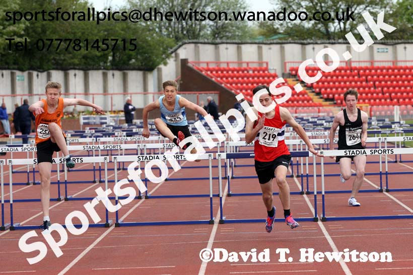 Boys under-15s hurdles, North Eastern Track and Field Champs, Gateshead Stadium. Photo: David T. Hewitson/Sports for All Pics